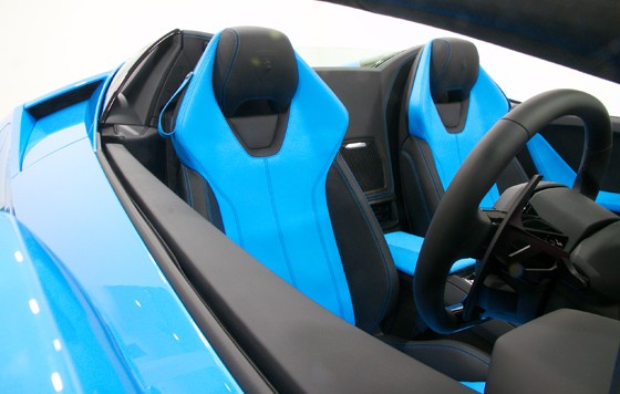 lamborghini Huracan Spyder Blue seats
